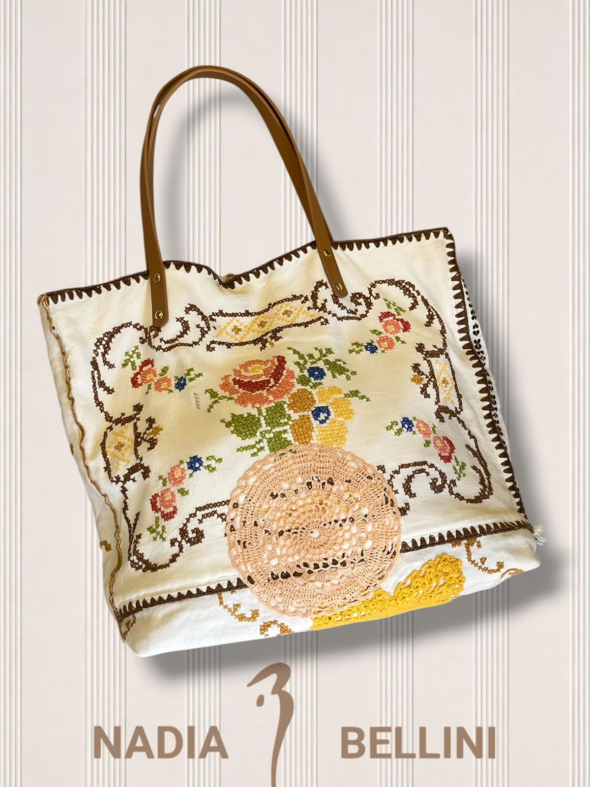 Borsa Upcycling Ricamata a Mano